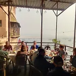 Sunrise Lodge